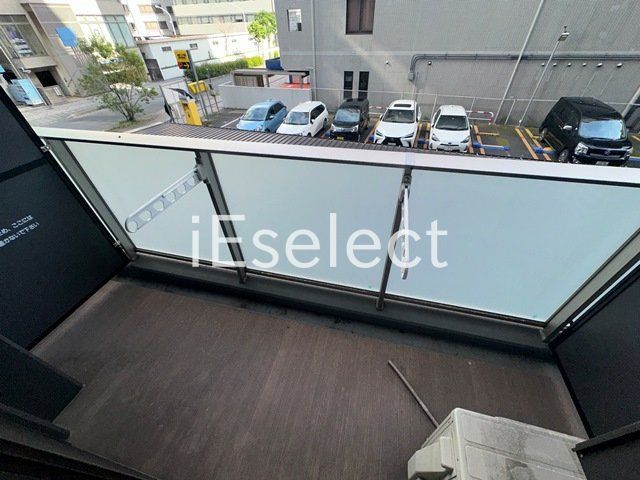 バルコニー　洗濯物も干せますね。