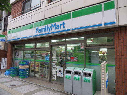 コンビニ　ファミリーマート 芝増上寺前店（コンビニ）まで7m