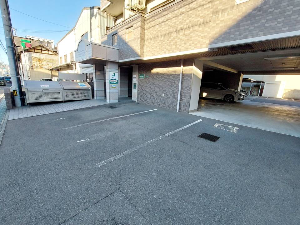 駐車場　駐車場