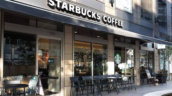飲食店　スターバックスコーヒー白金高輪店（飲食店）まで512m
