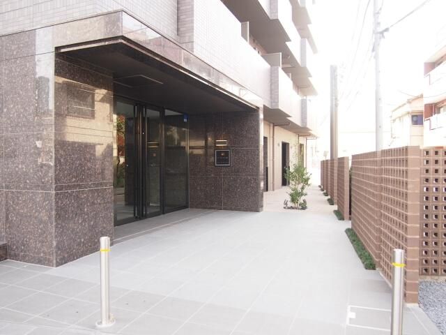エントランス　清潔なエントランスです