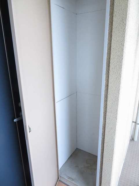 その他　玄関前トランクルーム※参考写真