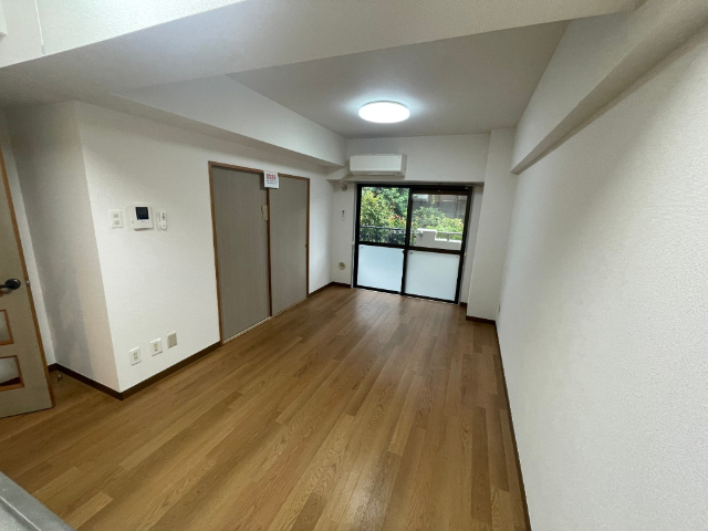 メジャーモ広町IIの居間写真