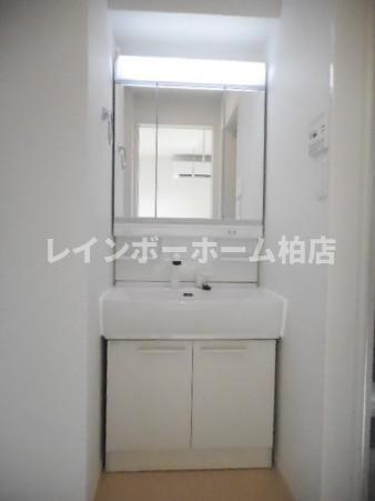洗面設備　脱衣スペースもあります