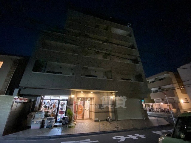 地下鉄御堂筋線 江坂駅 徒歩9分 6階建 築22年の外観写真