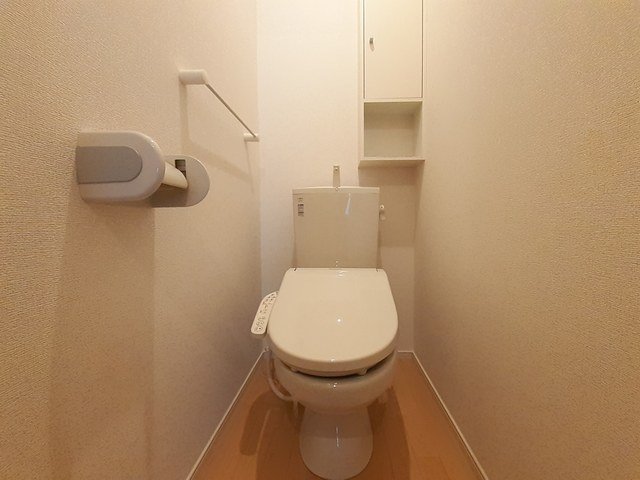富山地鉄本線 越中荏原駅 徒歩30分 2階建 築9年のトイレ写真