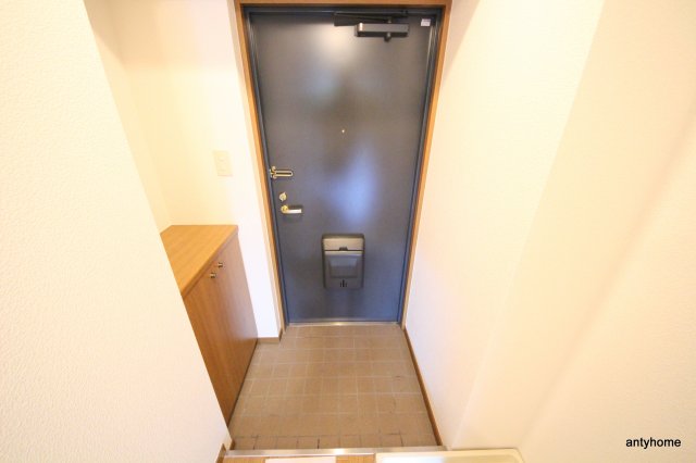 地下鉄谷町線 天神橋筋六丁目駅 徒歩6分 9階建 築28年の玄関写真