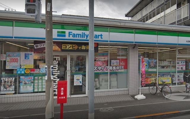 コンビニ　ファミリーマート大田東糀谷店（コンビニ）まで438m
