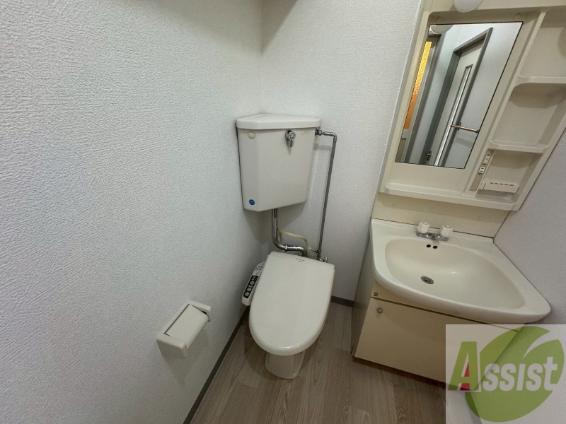 トイレ　こちらはトイレです。清潔感があり、安心して使用できます。
