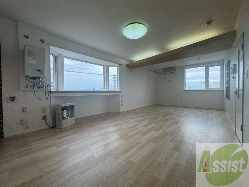 居室・リビング　広くてキレイなお部屋が広がっていて、充実した生活が送れそう。
