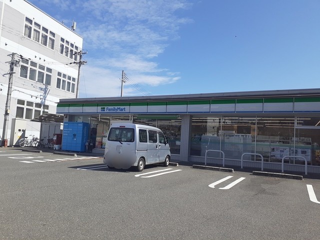 その他　ファミリーマート柏原田辺店様まで433m