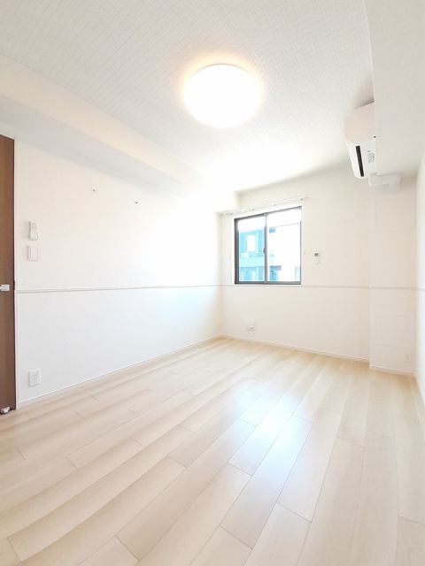 ドミールin外環余戸 Bの居間写真