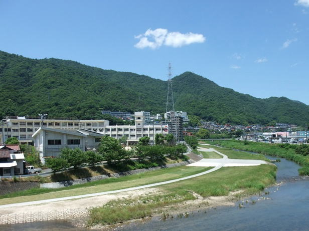 小学校　広島市立中野東小学校（小学校）まで286m