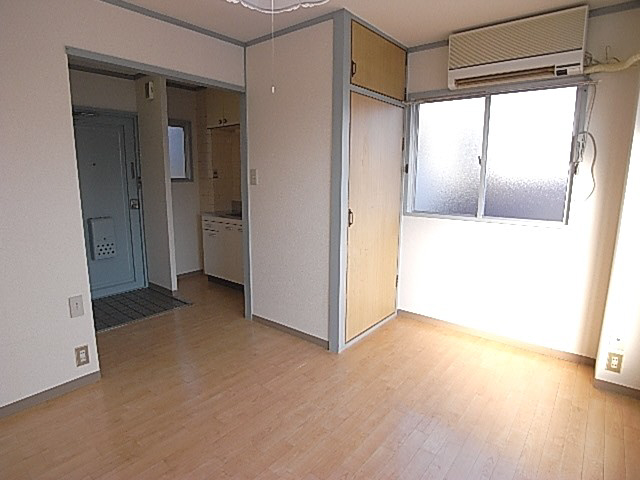 プチメゾン堀溝IIの内装写真