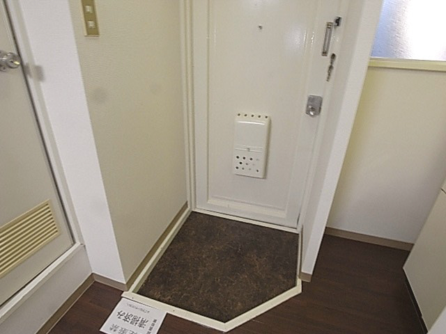 プチメゾン堀溝IIの玄関写真
