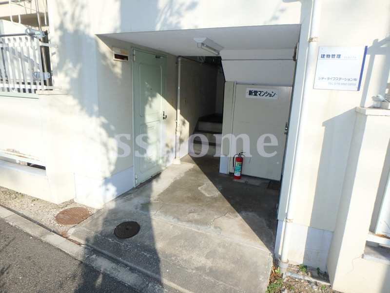 エントランス　建物入口