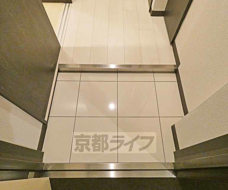 サクシード伏見車町1stの玄関写真