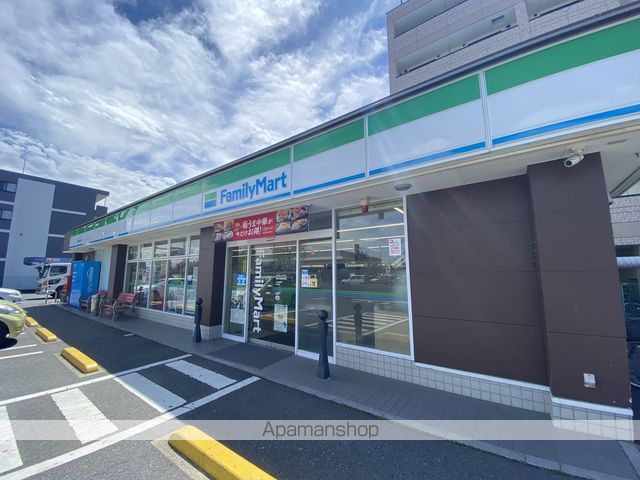 コンビニ　ファミリーマート浦和美園駅前店（コンビニ）まで426m