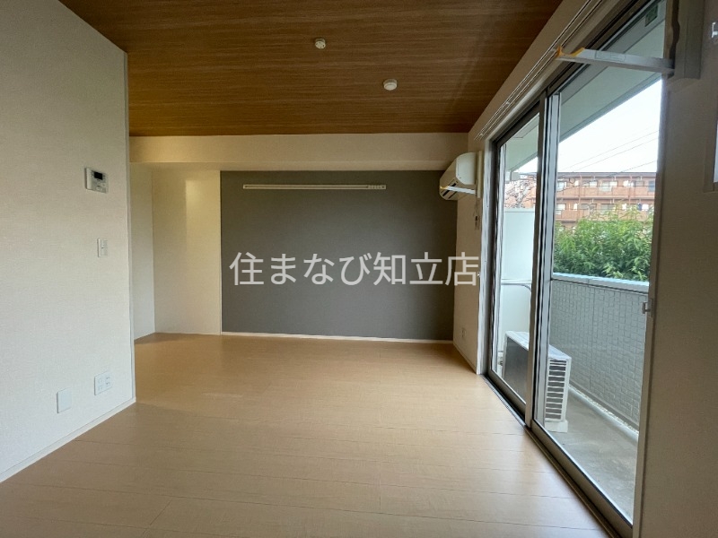 居室・リビング　同型別部屋写真