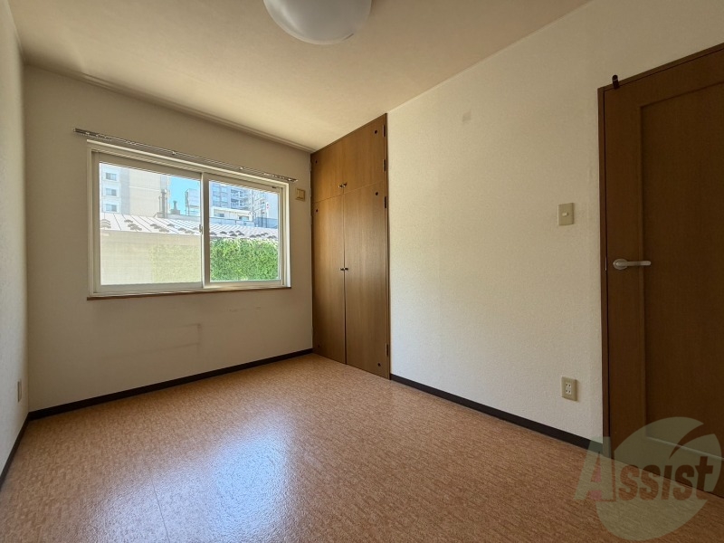 その他部屋・スペース　こちらのお部屋は光が差し込む、温かみのあるお部屋です。
