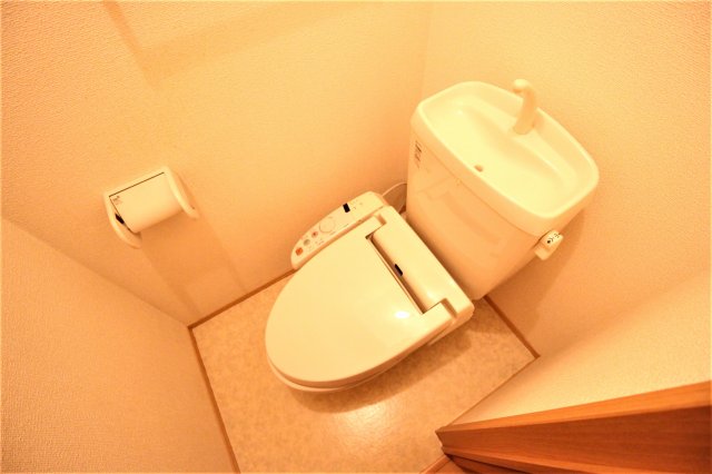 レフィナードカルチェ A棟のトイレ写真
