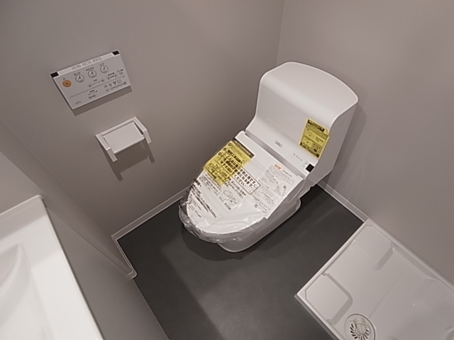 地下鉄海岸線 駒ケ林駅 徒歩13分 2階建 築10年のトイレ写真