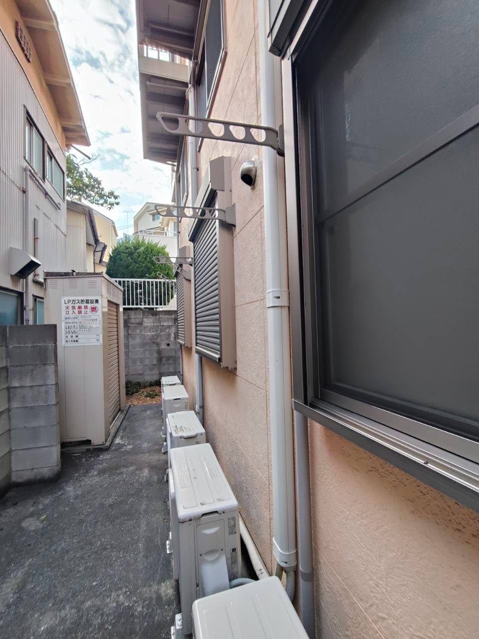 バルコニー　壁掛け物干し機