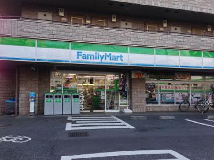 コンビニ　ファミリーマート（コンビニ）まで130m