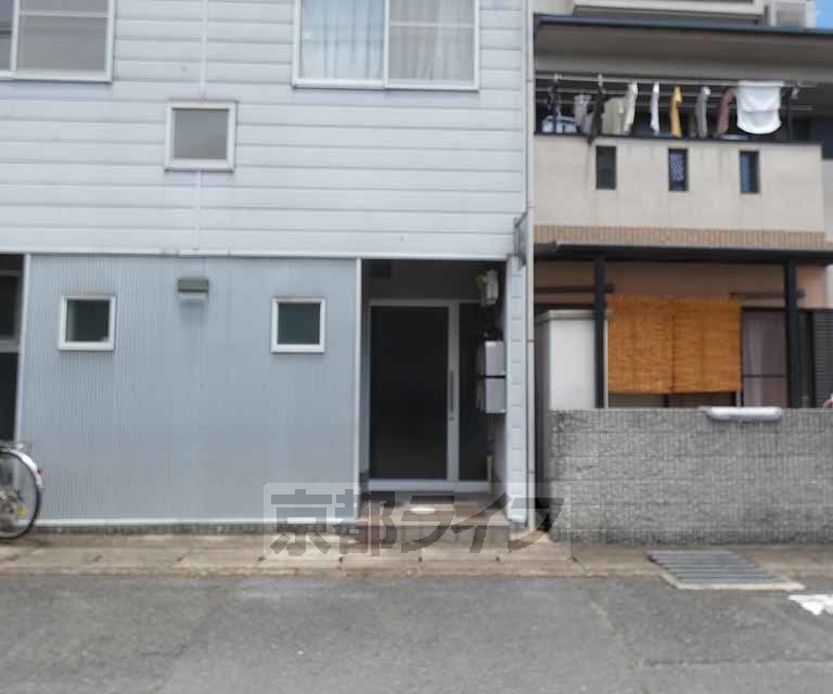 その他共有部分　建物入口です。