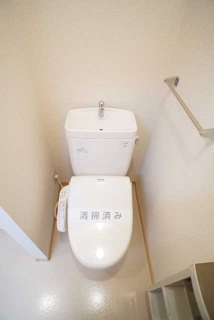 トイレ　※同タイプ別号室参考写真