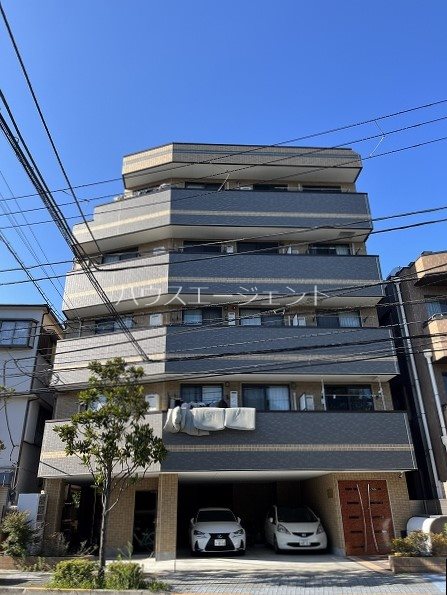 建物外観　鉄骨造マンションです
