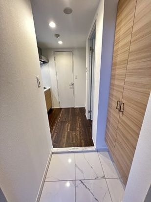 クレストタップ綾瀬の玄関写真