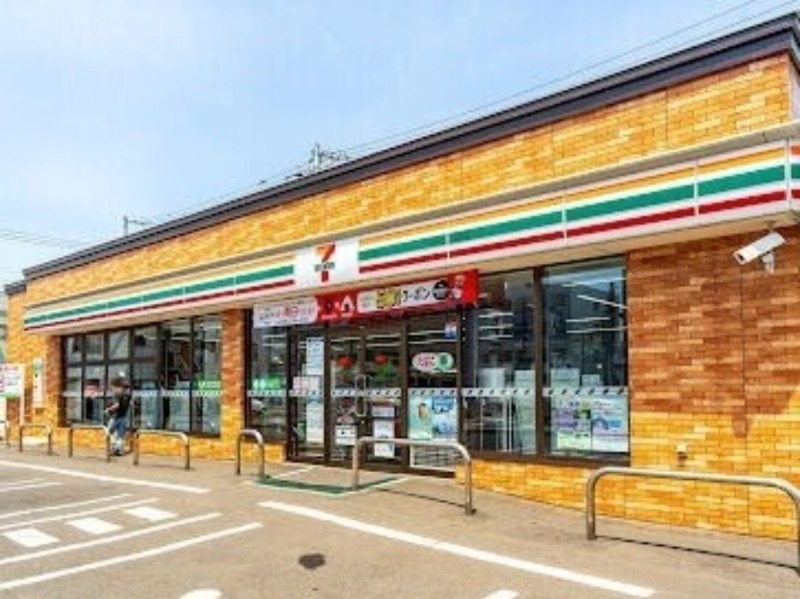 コンビニ　セブンイレブン札幌北18条東15丁目店（コンビニ）まで483m