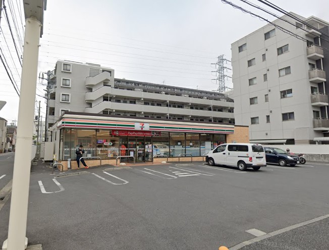 コンビニ　セブンイレブン（コンビニ）まで201m