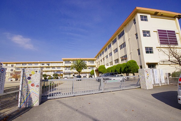 小学校　☆北九州市立西門司小学校（小学校）まで690m