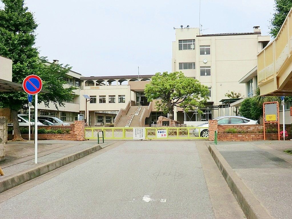 小学校　越谷市立蒲生南小学校（小学校）まで530m