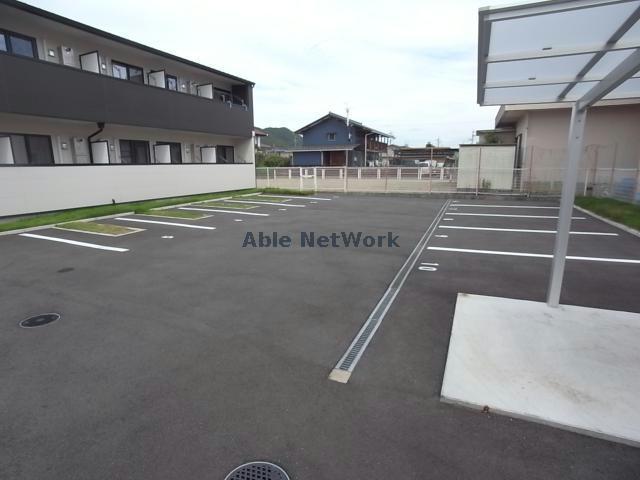 駐車場　駐車場