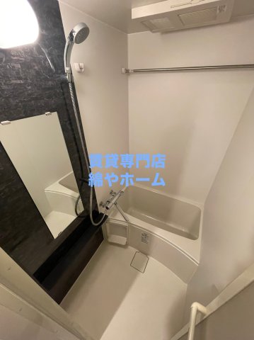 バス・シャワールーム　落ち着いた空間のお風呂です