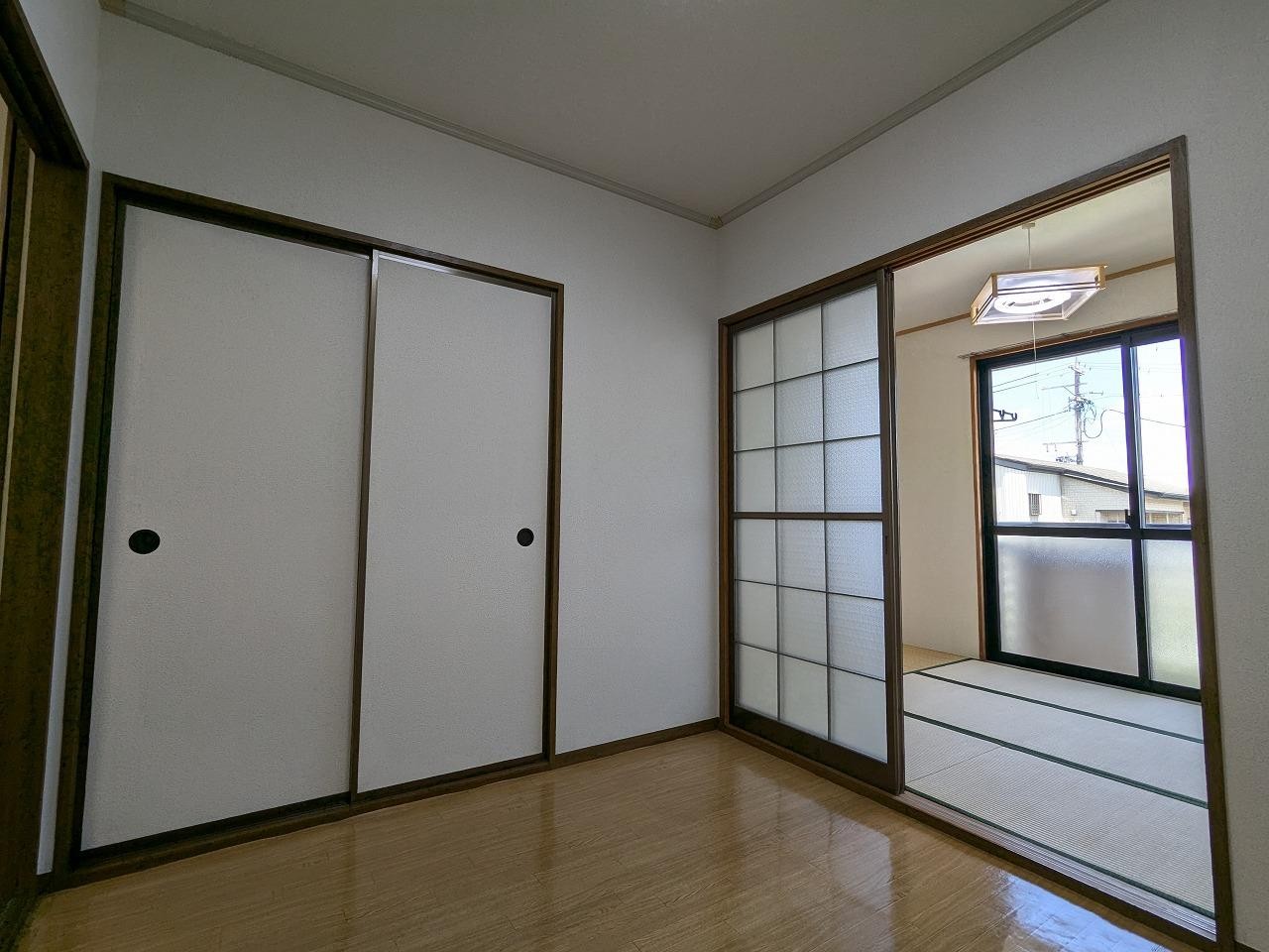 セジュール新南新屋の居間写真