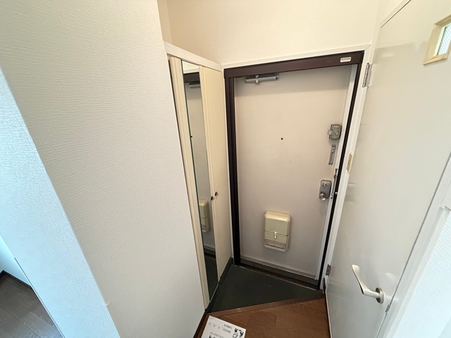 小林ビルの玄関写真