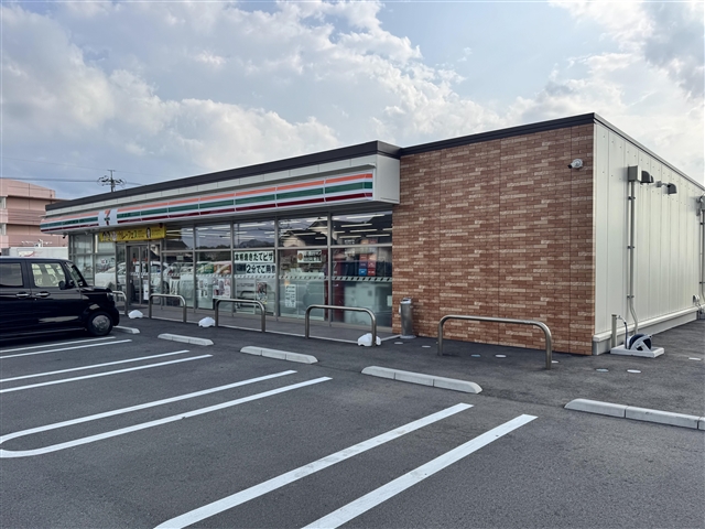 コンビニ　セブンイレブン出雲芦渡町店（コンビニ）まで854m