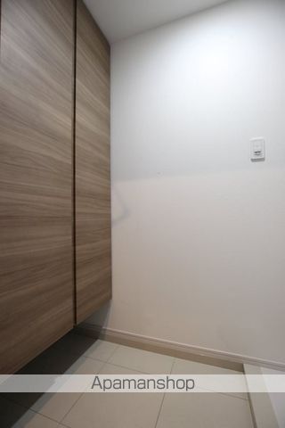 メインステージ三ノ輪EASTの玄関写真
