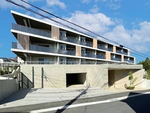 建物外観　オートロック完備