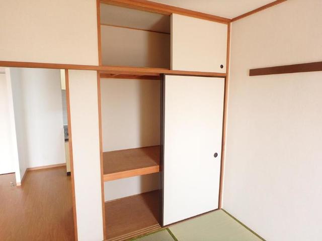 収納　天付き押入れ