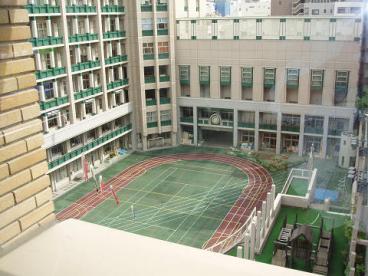 小学校　中央区立日本橋小学校（小学校）まで680m