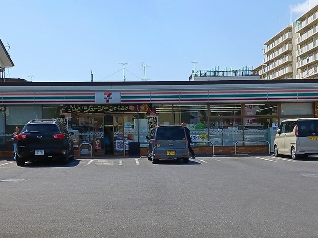 コンビニ　セブンイレブン（コンビニ）まで650m
