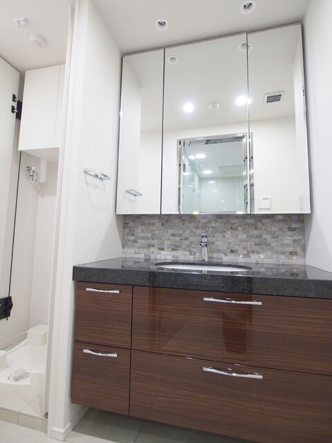 洗面設備　※写真は同タイプ住戸です。