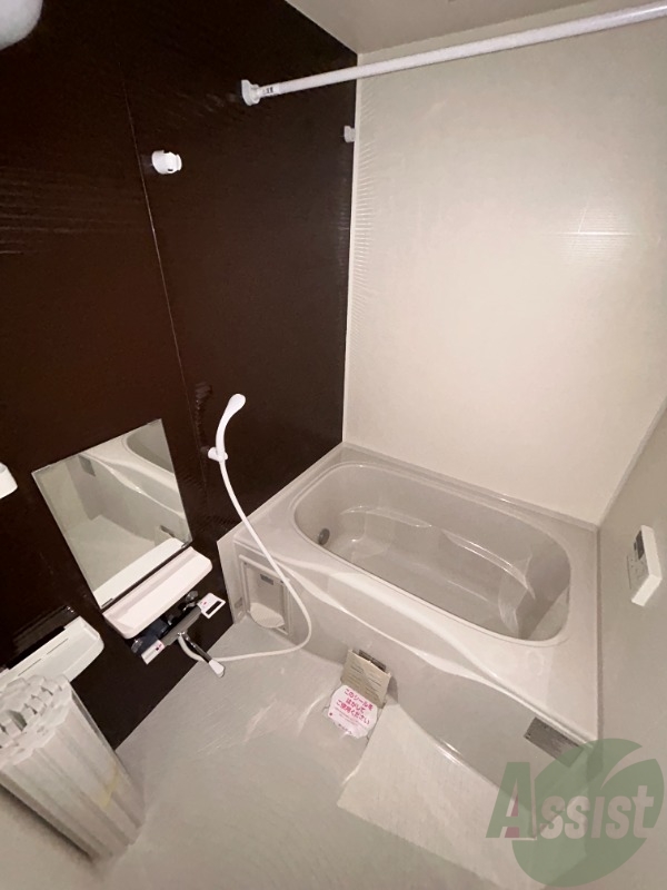バス・シャワールーム　浴室は落ち着いた雰囲気でした。乾燥機能もついています。