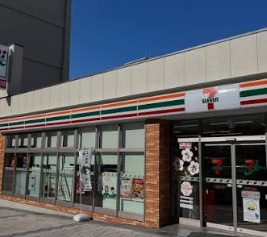 コンビニ　セブンイレブン 大阪高津1丁目店（コンビニ）まで403m