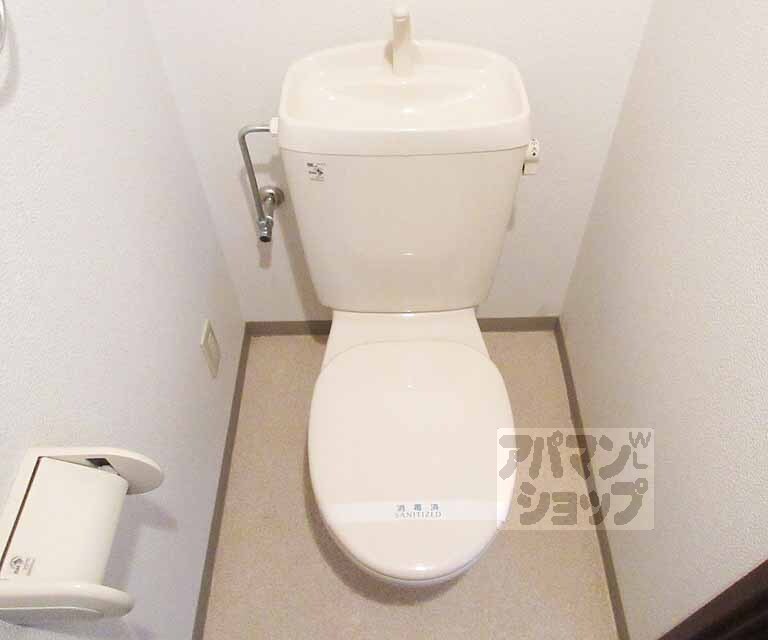 トイレ　お風呂別のセパレートタイプのトイレです。